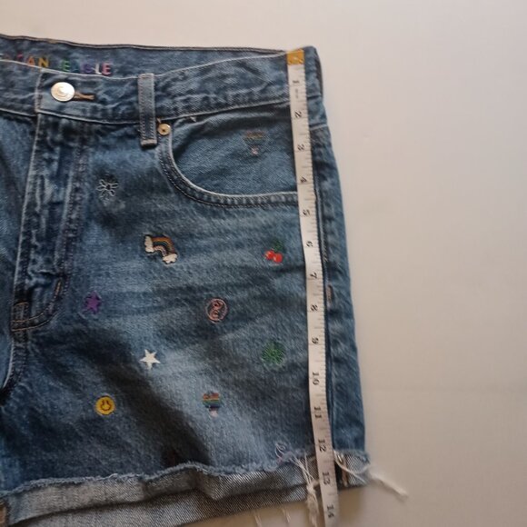 American Eagle Relaxed  Medium Wash Embroidered Frayed Shorts Women’s Size 12 - Picture 14 of 16
